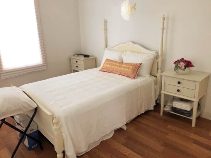 Single bed, in yet another one of our a spacious rooms!