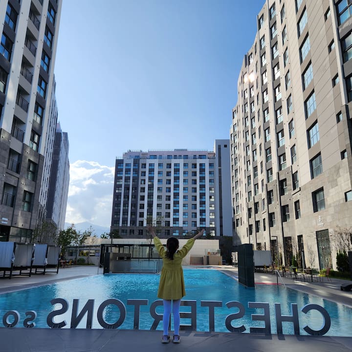 "Sokcho in the sky"
Chestertons
Hot spring pool, free sauna
 Top floor (multi-storey structure)…
