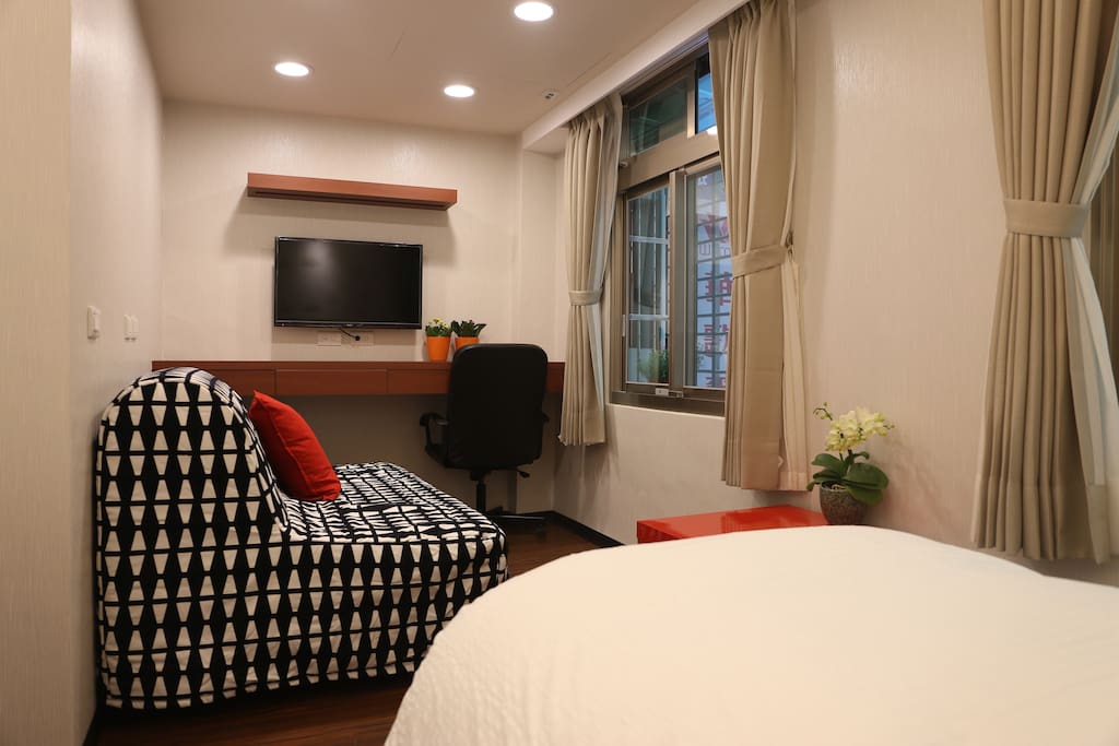 書桌,辦公區,沙發床 Sofa, TV, Office Table
