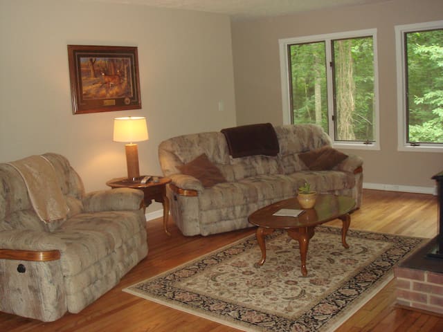 Doe Creek Guest House close to VT, Mntns of Misery