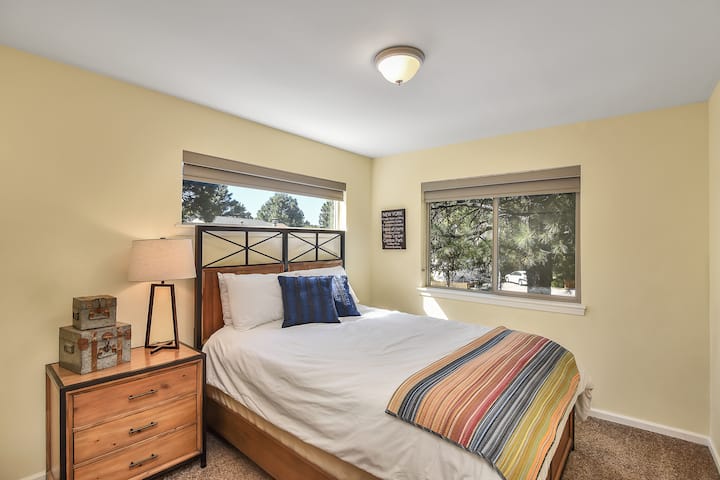 Chambre 2 - Niveau supérieur - Lit Queen Size