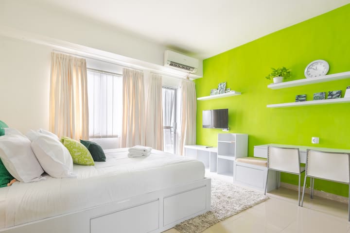 Best Apt Depok walk to UI&Train,Hot Shower,WiFi,AC