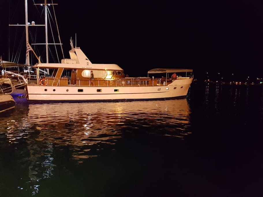 Exterior_Night