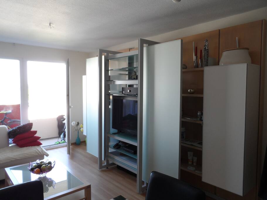Deine Wohnwand mit Radio und TV Anlage