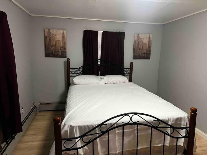 3号卧室配有标准双人床