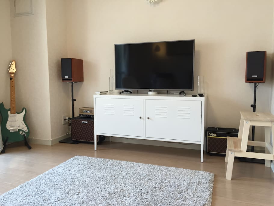 TV unit with guitars too