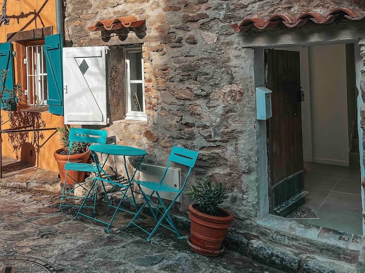 2 room house in Provence Houses for Rent in La