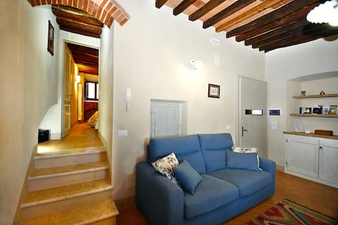 Popular Airbnb listing: Casa Ricci Apartment in a 14th-century building in Montepulciano