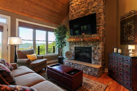 ♡ Your Happy Place Overlooking Center Hill Lake ♡