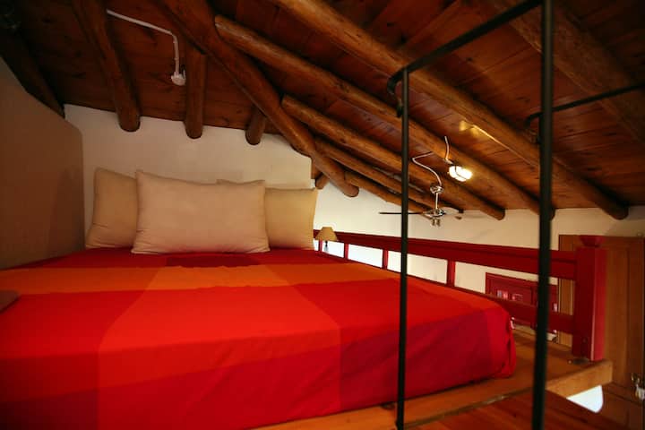 سرير بمستوى عالٍ