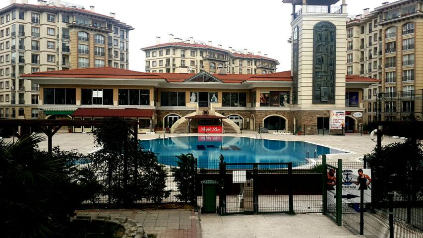 Big and comfy near Tuyap Conv. Cntr gallery image 3