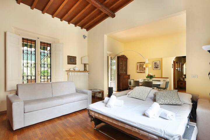 6x Apt.”The Terrace” in Florence’s Historic center gallery image 5