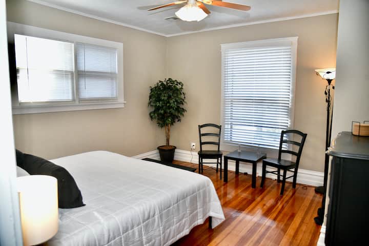 Bedroom #2 King bed  (2nd floor/upstairs)