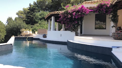 La Casa di Ursula, villa with pool and sea view