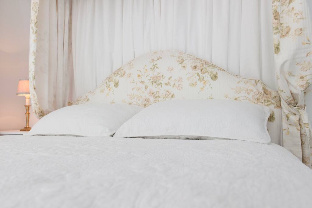comfortable queen size bed.