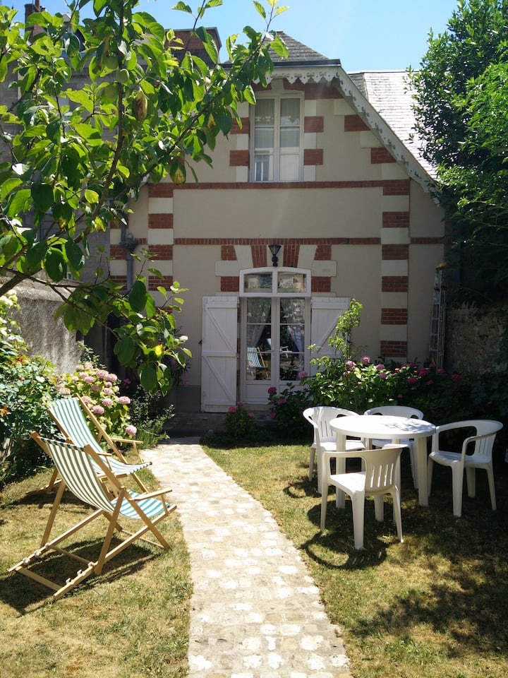 airbnb tours centre les halles