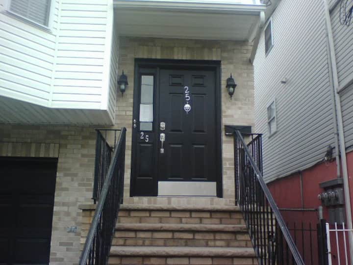 1BR located in Newark Min. to NJPAC/Prudential Ctr Houses for Rent in