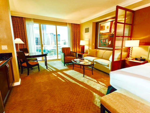 888 # 1, MGM Signature Two (2) Bedroom Suites ! gallery image 4