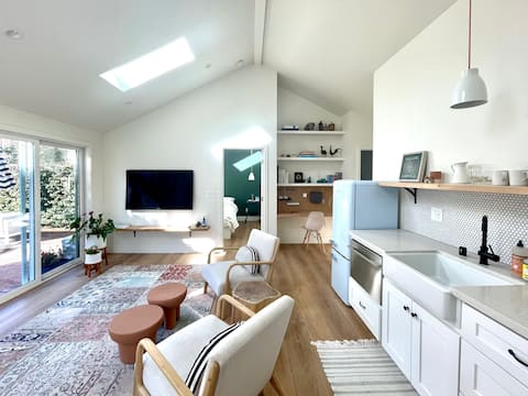 Successful Airbnb property: 💯 Designers’ Paradise in Central Silicon Valley in Sunnyvale