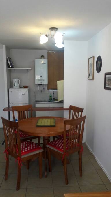 Comedor / Atras Cocina Americana