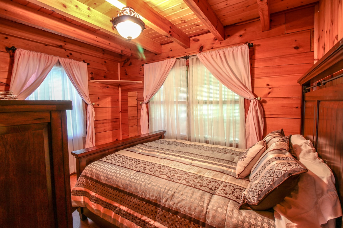 Спална соба со брачен кревет 1, прв кат