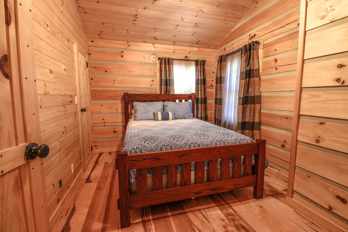 Спална соба со брачен кревет 2, прв кат