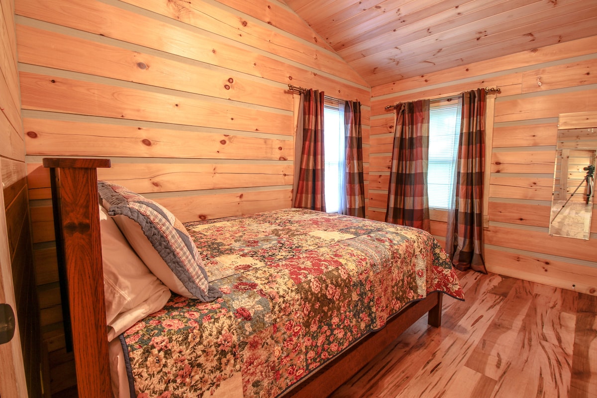 Спална соба со брачен кревет 3, прв кат