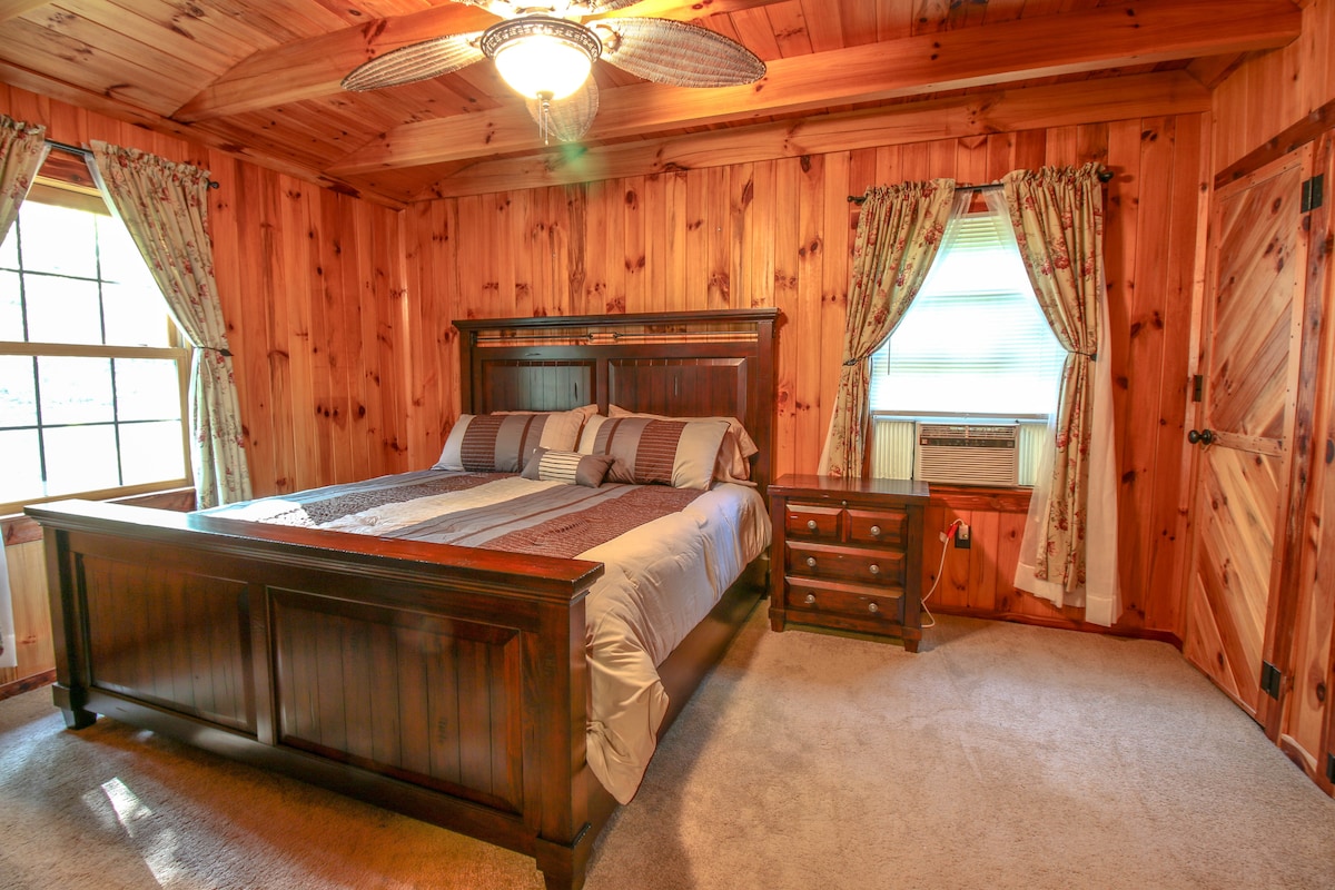 Спална соба со брачен кревет 2, втор кат