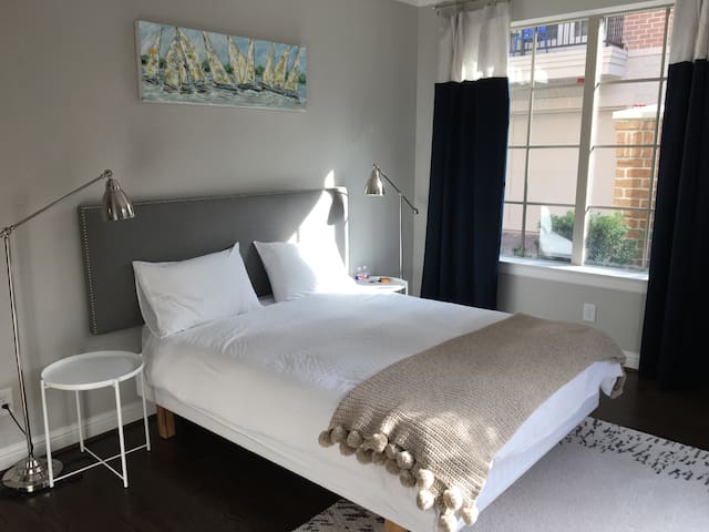 Cozy private bedroom - Highland Village / Galleria