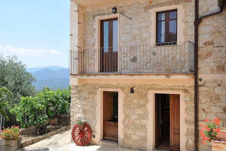 ANDRIANA AUNT'S PANORAMIC HOUSE