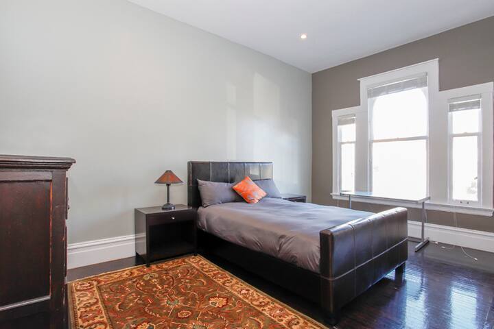 Amazing 3 bedroom in Nopa gallery image 5