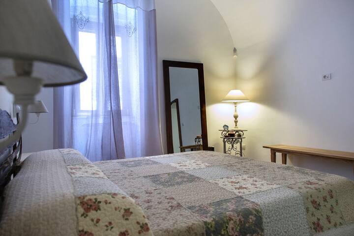 Dvojlôžková izba s manželskou poste