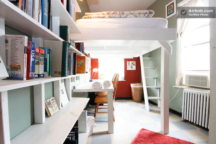 ARTIST LOFT+OFFICE in PRIME WILLIAMSBURG!