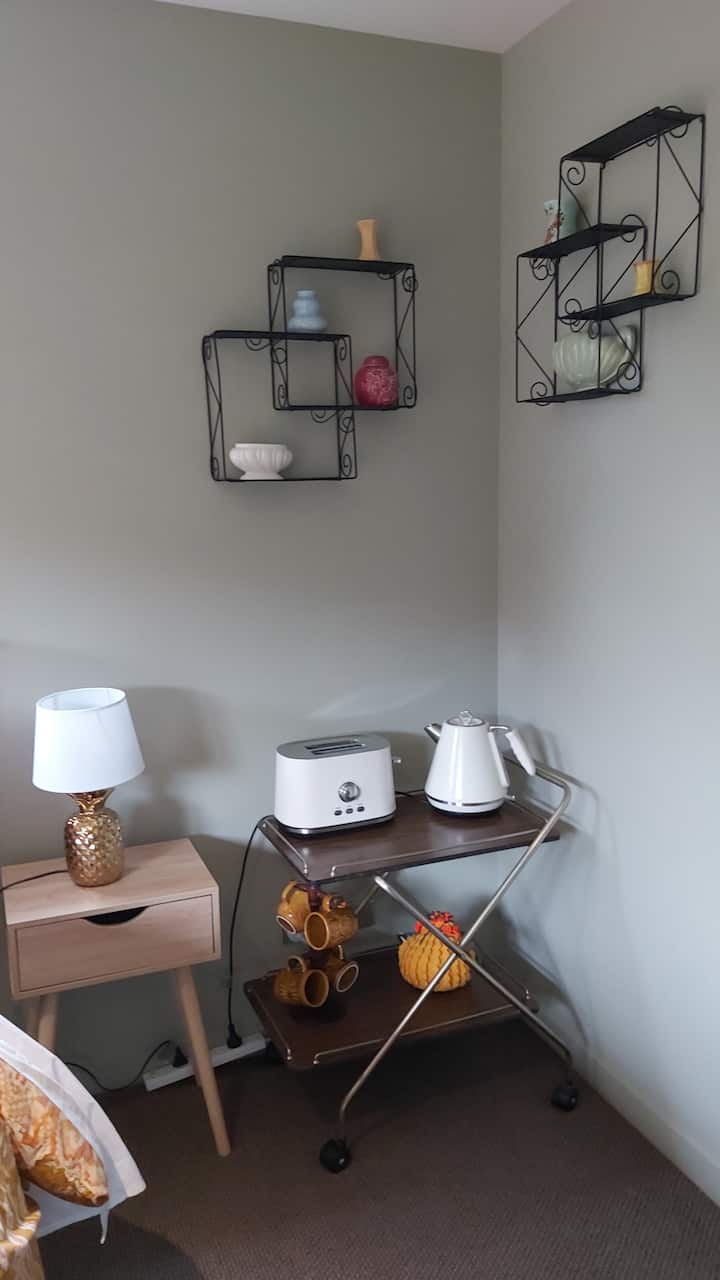 The Retro Room - Guest Suite In Pyes Pa - Tauranga