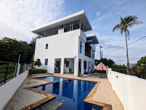 SPECTACULAR VILLA WITH POOL, STYLISH