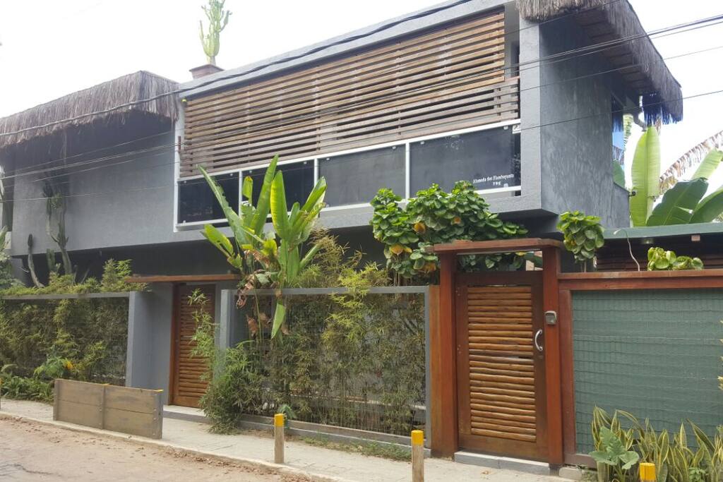 Condominio Mosquito Flats, Charmosa Arquitetura que combina o rústico e o contemporâneo.