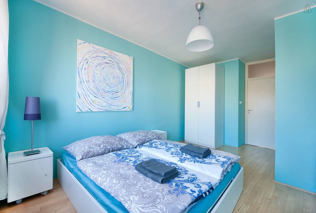 Colorful first bedroom where you can rest after a day full of tourism!