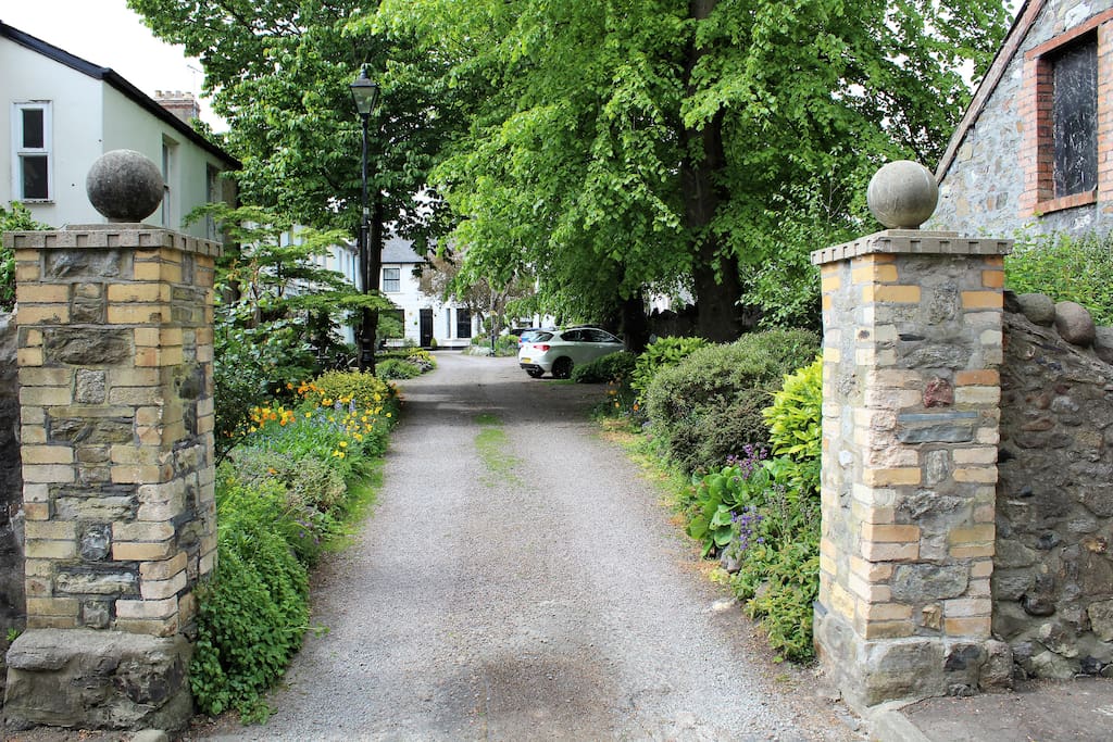 Entering Woodland Place