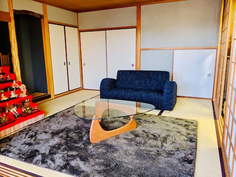 Very close to Osaka University. Enjoy a relaxing room and town