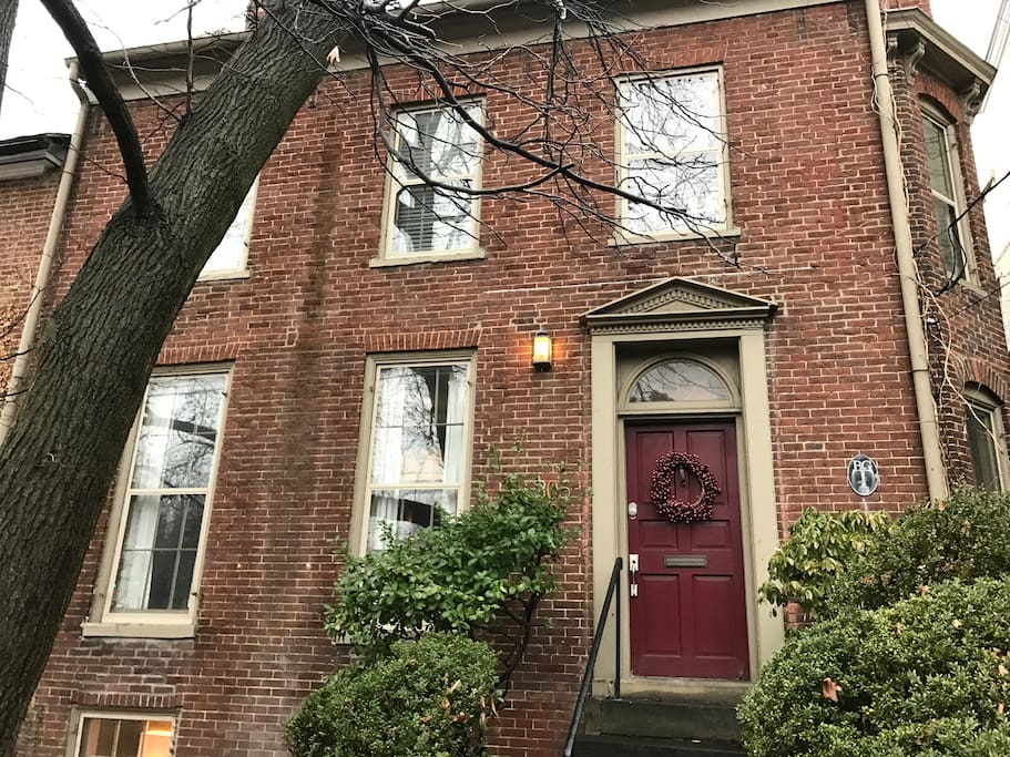 Historic Townhouse in the Heart of Downtown Houses for Rent in