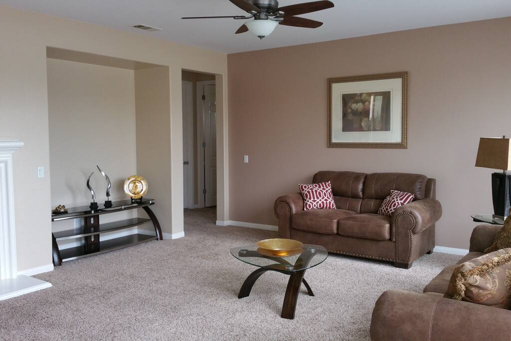 Quiet, Spacious Sitting Room