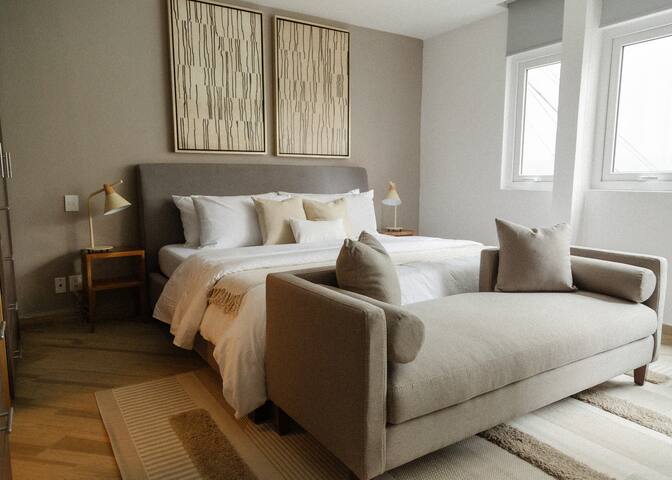 Exceptional Design 3Br PH | Prime Location gallery image 4