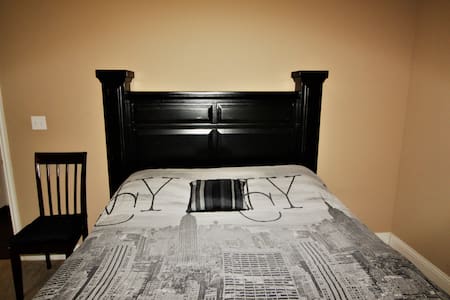 New York Room in Dallas! Solo travelers only.