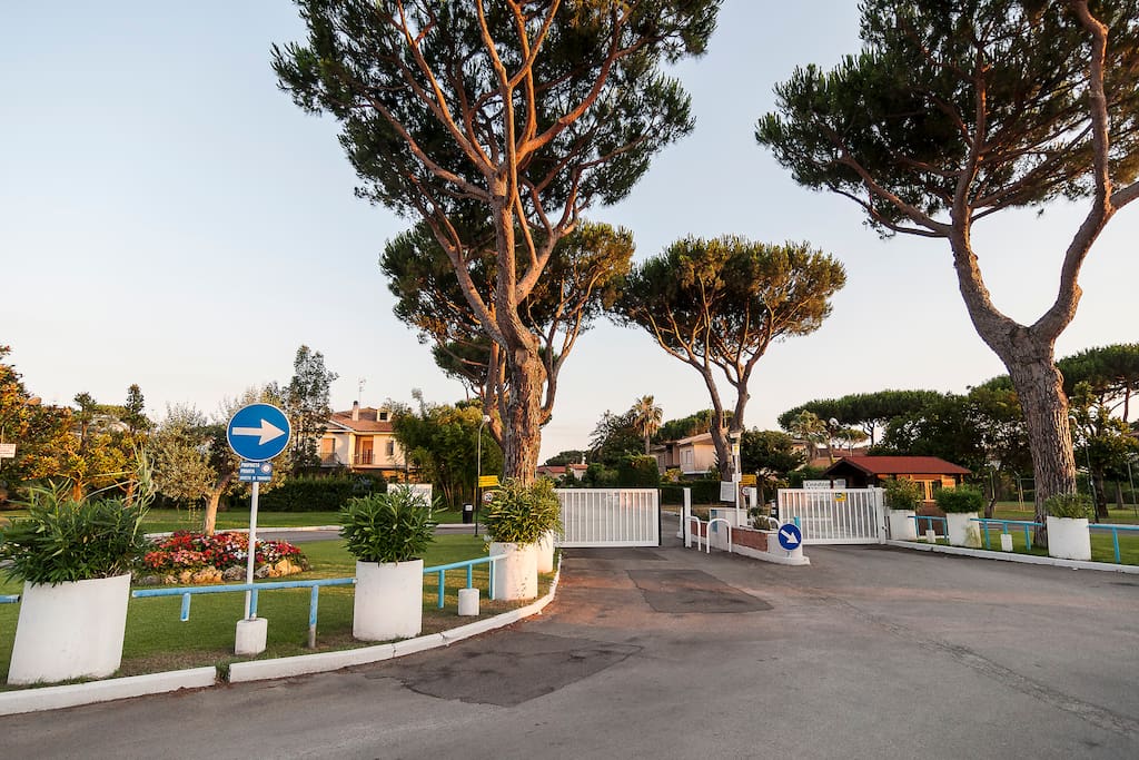 L' ingresso del Lido di Enea dove si trova la casa