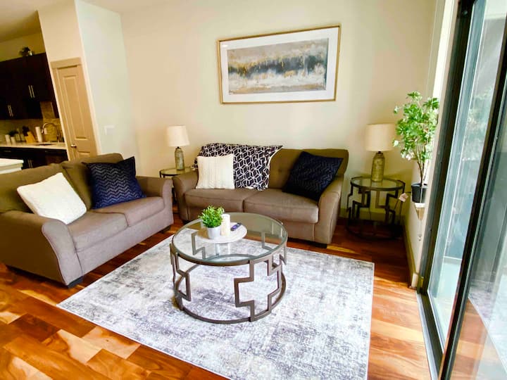 Një ambient i rehatshëm për t 'u çlodhur dhe për të dëgjuar zhurmën e shatërvanit në pishinë