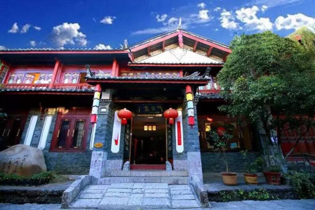客栈大门