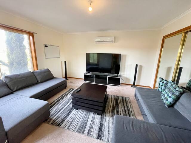 Kallara House – Awesome Movie Room! gallery image 3