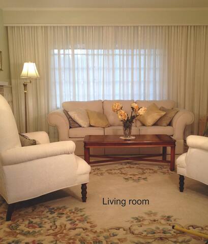 Beautiful 4 Bedroom River Heights Character Home gallery image 3