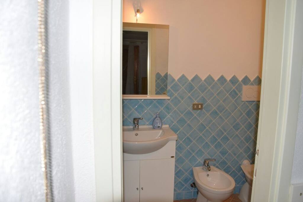 bagno con box doccia