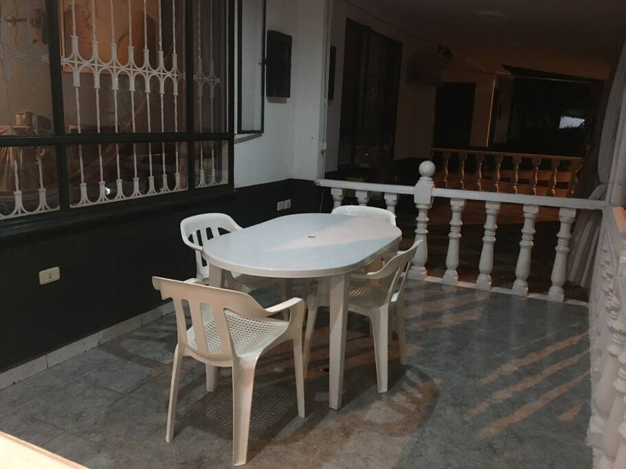 2. Zona de descanso, comedor exterior